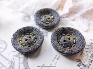 Grand bouton coupelle, façon granité, gris foncé, 1960, Ø36mm