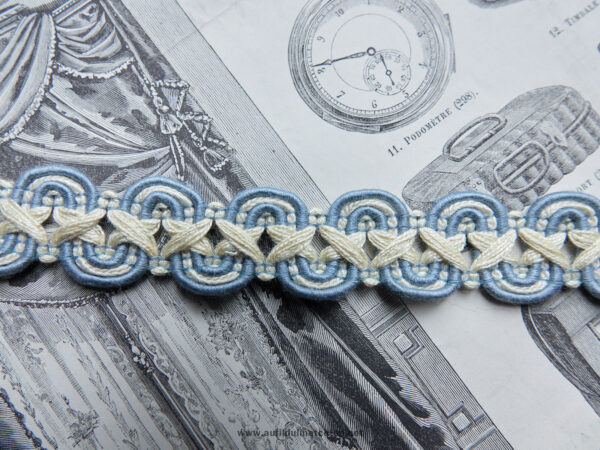 Galon d'entre-deux vintage couleur bleu gris et crème pour ameublement