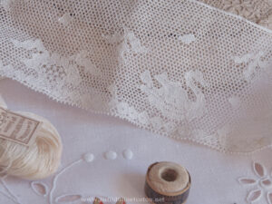Véritable dentelle ancienne au point de Paris aux fuseaux 19ème