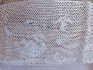 Véritable dentelle ancienne au point de Paris aux fuseaux 19ème